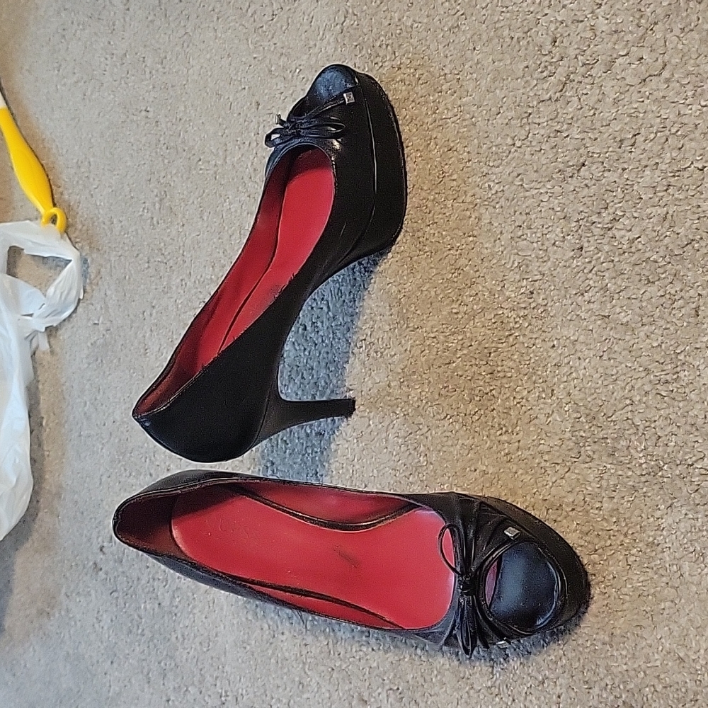 GUESS platform heels in black size 7.5